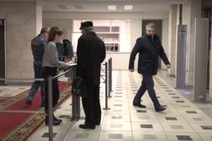 Брянских чиновников обязали проходить дезинфекцию перед входом в облправительство
