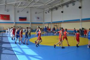 В Брянске юных самбистов учили новым приёмам мастера спорта