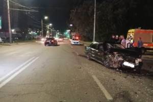 В Брянске водитель «ВАЗ» врезался в Mercedes и покалечил себя с пассажиркой
