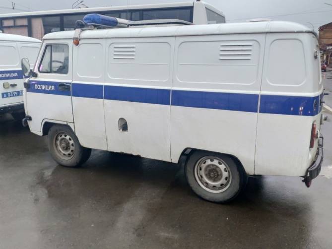 В Новозыбкове пьяный пассажир украл у таксиста 5 тысяч рублей