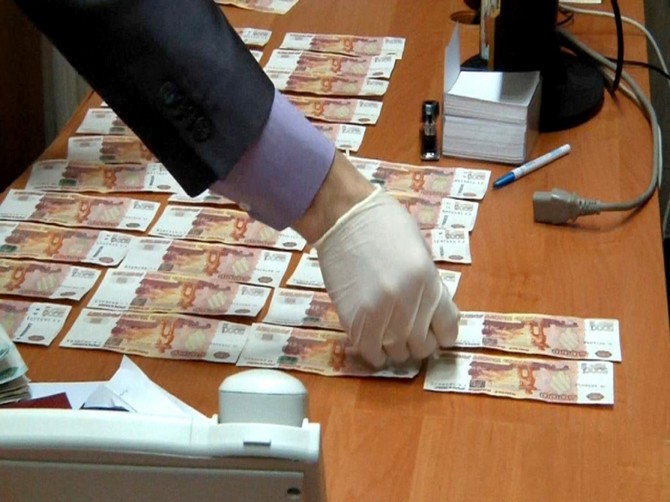 В Брянске в этом году средняя взятка составила 50 тысяч рублей