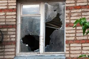 В Новозыбкове женщина во время семейного скандала разбила 6 стекол в окнах