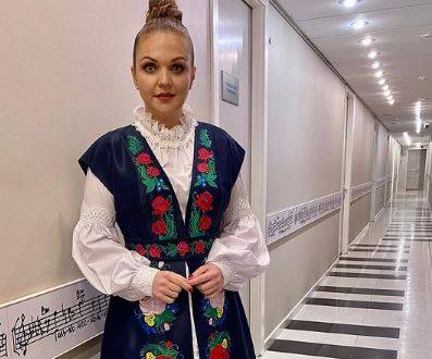 В Брянске певице Марине Девятовой подарили уникальные валенки