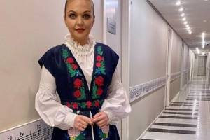 В Брянске певице Марине Девятовой подарили уникальные валенки
