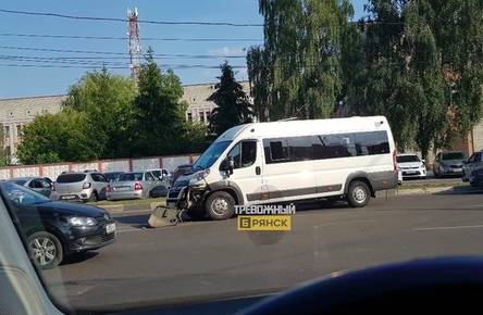 В Брянске в аварию попала маршрутка №69