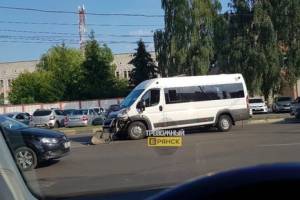 В Брянске в аварию попала маршрутка №69
