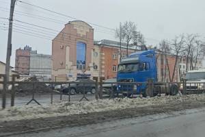 В Брянске из-за ДТП у завода «Сельмаш» образовалась пробка