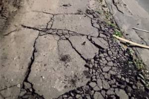 В поселке Климово разваливаются тротуары у больницы