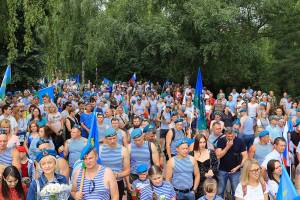 В Брянске официальный День ВДВ прошел у памятника «Круговая оборона»