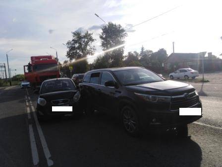 В Брянске в массовом ДТП с грузовиком пострадал мужчина