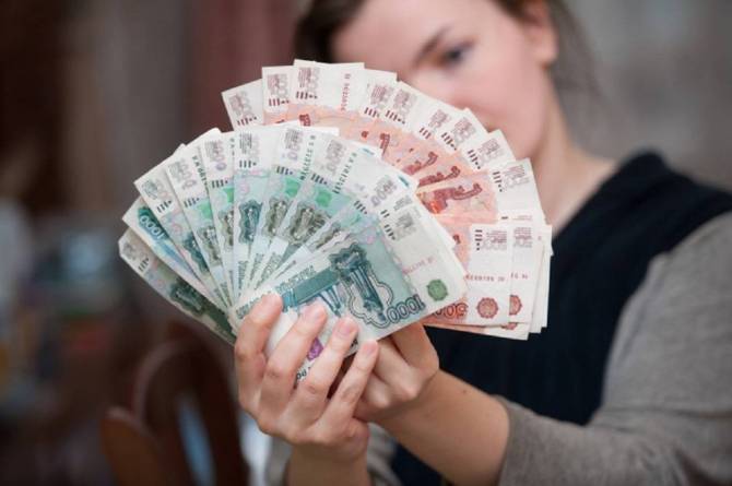 В Брянской области среднемесячная зарплата составила 49 268 рублей