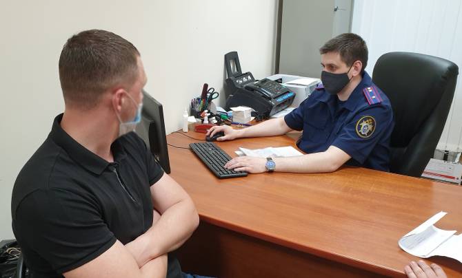 В Брянске оперативник попался на взятке в полмиллиона рублей