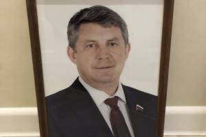 В Брянске выставили на продажу портрет губернатора Богомаза