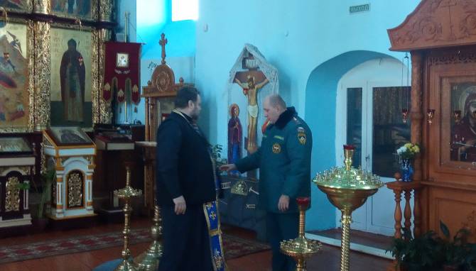В Брянской области спасатели проверяют церкви