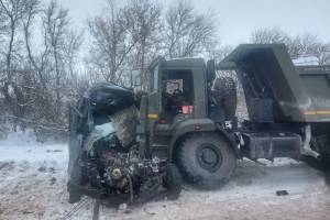 В карачевском районе в смятой «КамАЗом» машине погибли трое мужчин