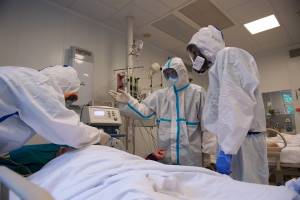 Как в брянском госпитале лечат коронавирус: «Это похоже на войну»