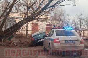 В Брянске пьяный таксист вылетел в кювет, удирая от полиции