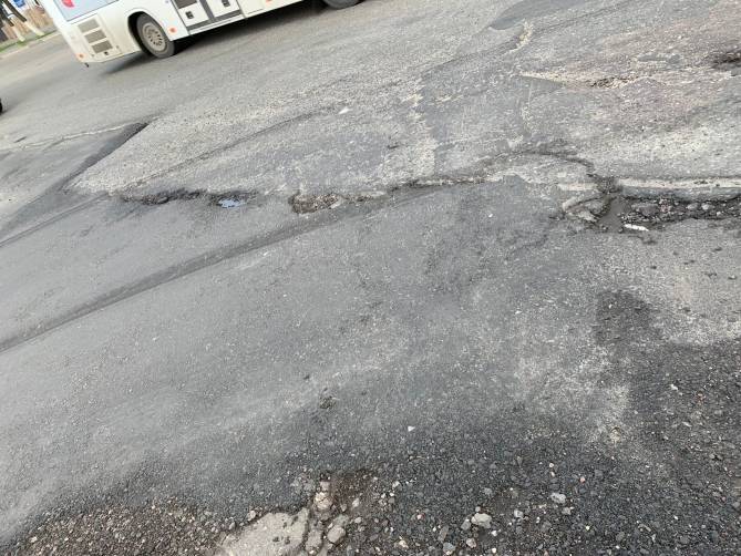 Ужасное состояние дороги в центре Бежицы брянцев шокировало