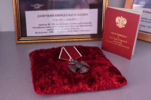 В Брянске открыли мемориальную доску погибшему в Украине офицеру Кириллу Данечкену