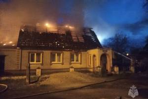 В Брянске сгорел жилой дом на улице Космонавтов