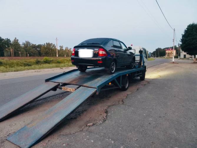 По Злынковскому району гонял 37-летний пьяный водитель Lada
