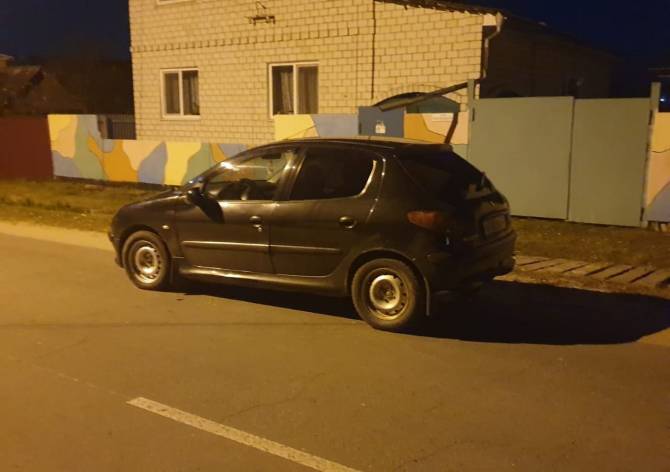 В Новозыбкове 53-летний водитель Peugeot устроил пьяные покатушки