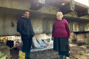 Как выжить под мостом: фоторепортаж из жилища оставшихся без дома брянцев