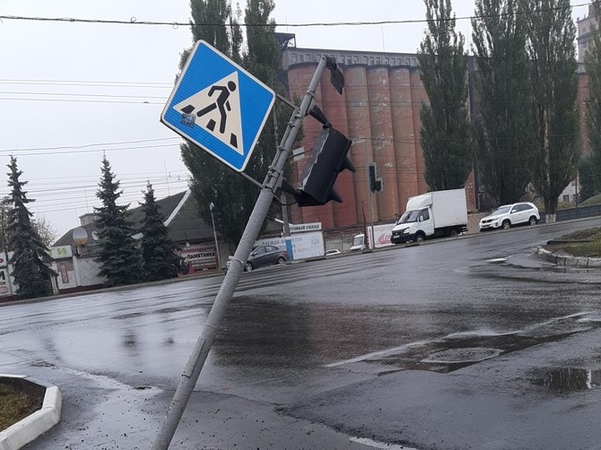 В Брянске на проспекте Московском упал светофор