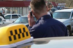 В Брянске 8 таксистов стали жертвами пассажира-мошенника