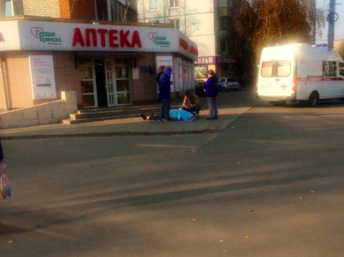 В Брянске на тротуаре умер мужчина