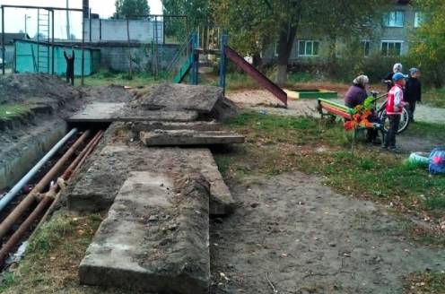 В Брянске жителей дома на улице Окружной оставили без тепла и детской площадки