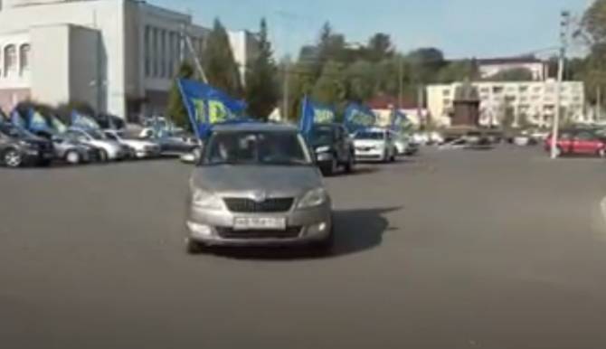 В Брянске активисты ЛДПР отметили День города автопробегом