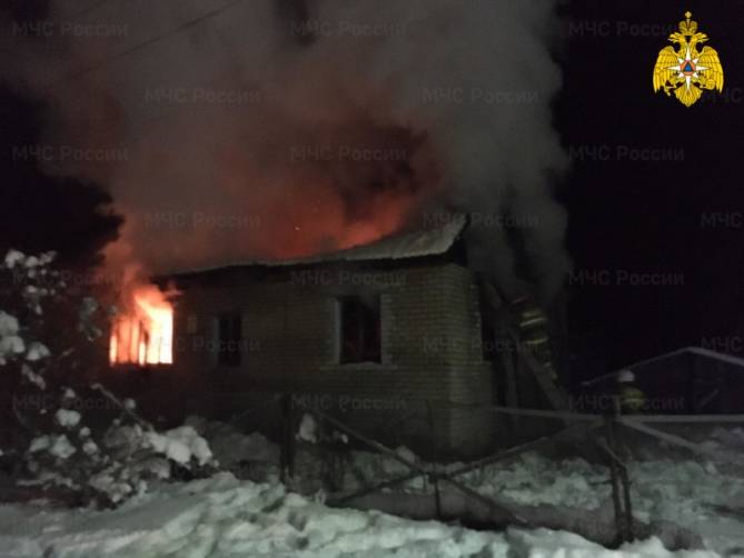 В Жуковском районе загорелся жилой дома