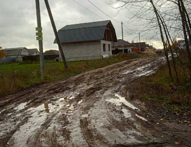 В Клинцах дорога в поселке Займище превратилась в грязевое месиво