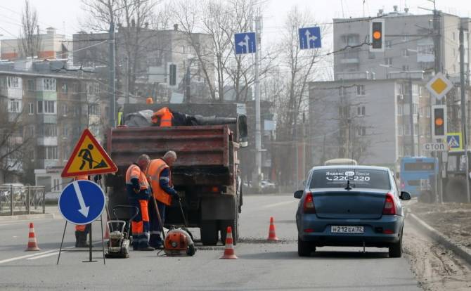В Брянской области к 1 мая намерены завершить ямочный ремонт дорог