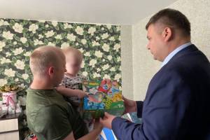 Брянские следователи навестили пострадавшего при обстреле Климово 2-летнего ребёнка