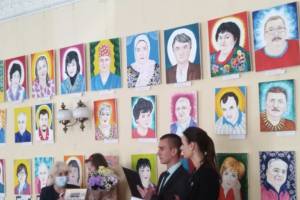 Портреты брянских врачей показали на печальной выставке