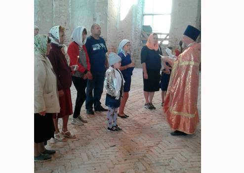 В брянском селе Ляличи детей благословили на начало учебы