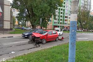 В Брянске возле МПСУ разбились два легковых автомобиля
