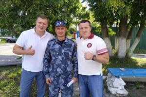 Чемпионы мира по боксу Лебедев и Поветкин оказались в брянской колонии
