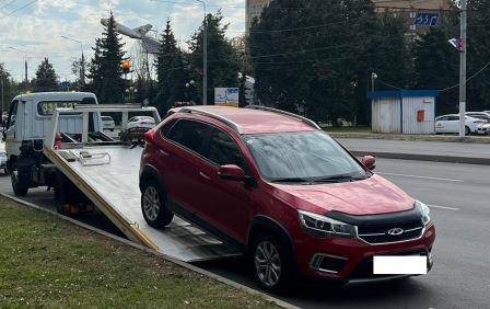 На Авиационной в Брянске начали эвакуировать припаркованные с нарушением автомобили