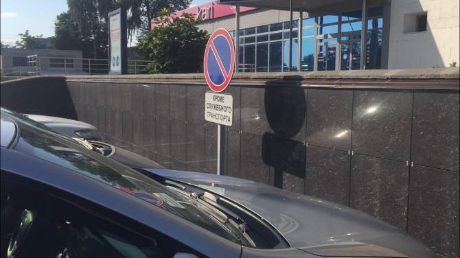 В Брянске «Законопослушный гражданин» расширил парковку ТРЦ «Бум Сити»