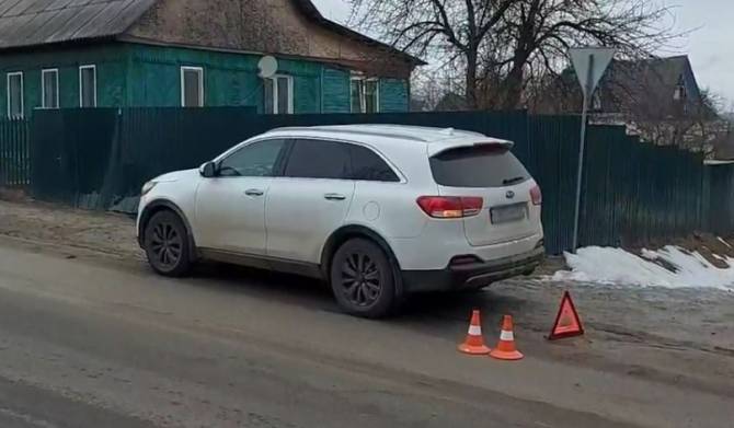 В Брянске водитель KIA сбил на обочине двух девочек 