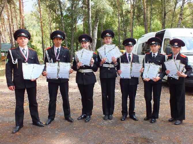 Брянские школьники показали военную подготовку в Курске
