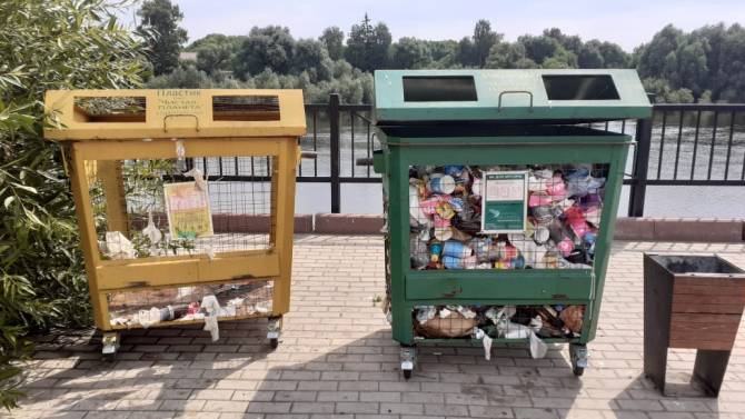 В Брянске вонь от мусора отпугивает людей с набережной