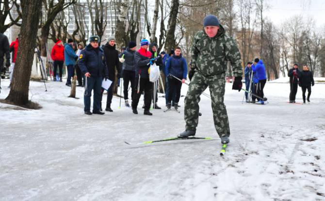 В Брянске определили лучших лыжников среди спасателей