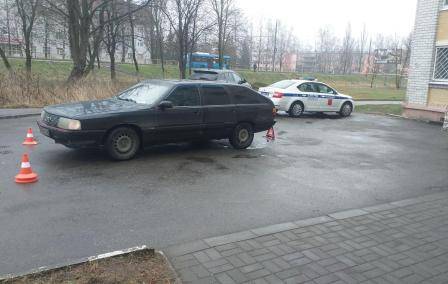 В Брянске 23-летний водитель Audi сломал бедро пенсионерке
