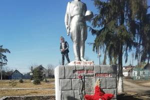 В Погаре подросток надругался над памятником воинам ВОВ