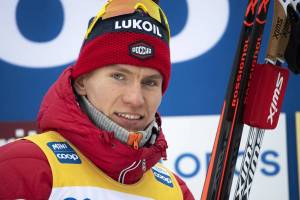 Брянский лыжник Большунов выиграл гонку преследования на этапе Кубка мира