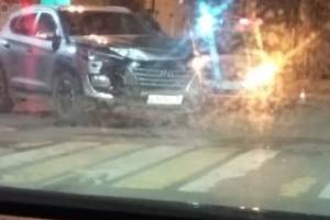 В Брянске возле ЗАГСа разбился внедорожник Hyundai